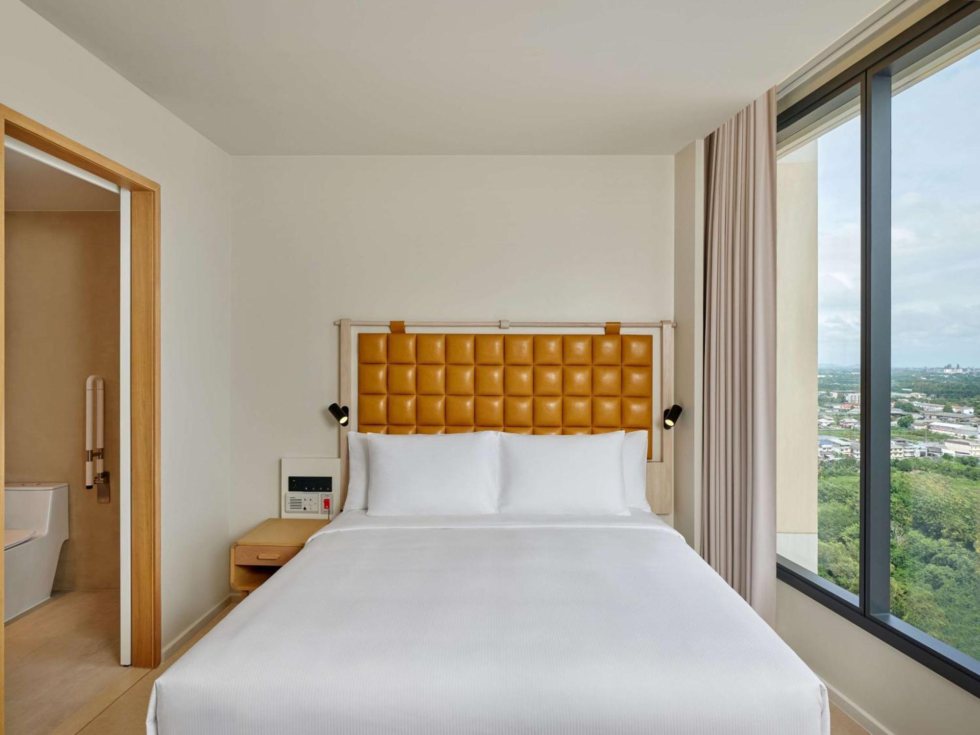 Hilton Garden Inn Rayong Bagian luar foto